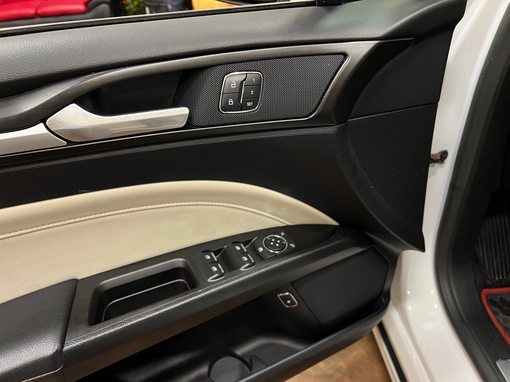 2017 Ford Fusion Image 30