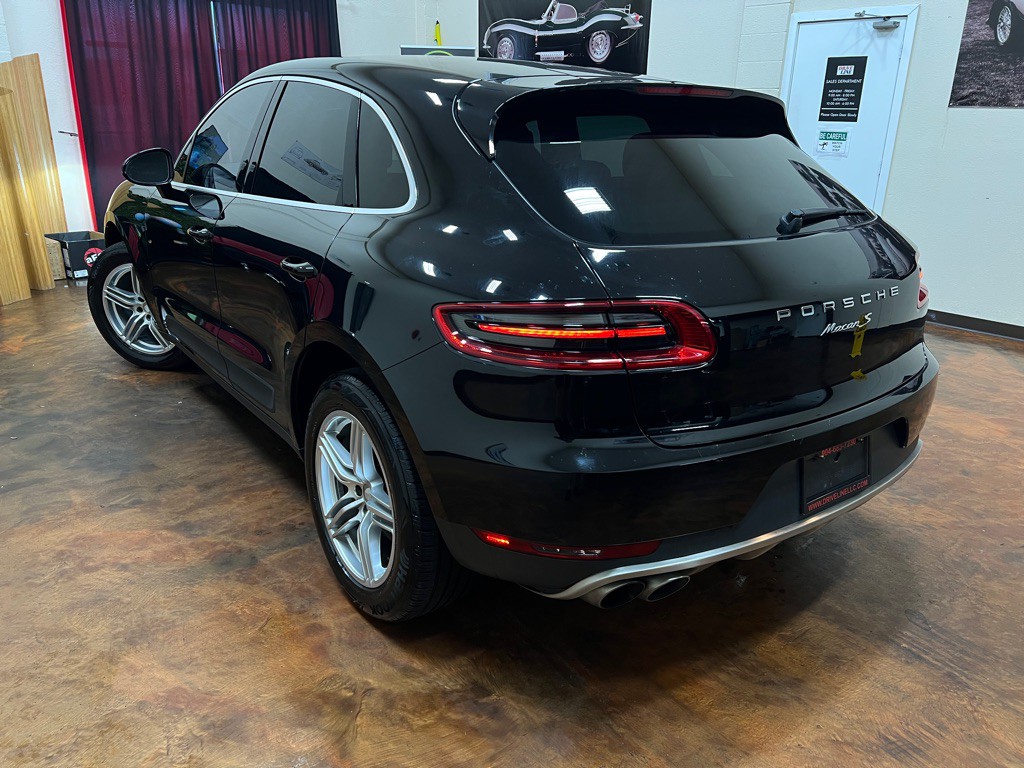 2016 Porsche Macan Image 2