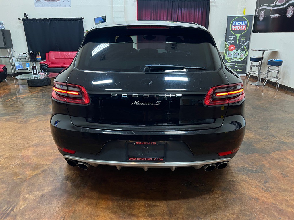 2016 Porsche Macan Image 8