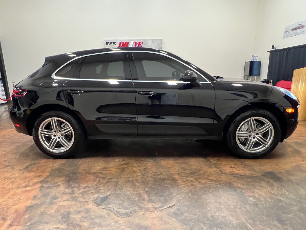 2016 Porsche Macan Image 10