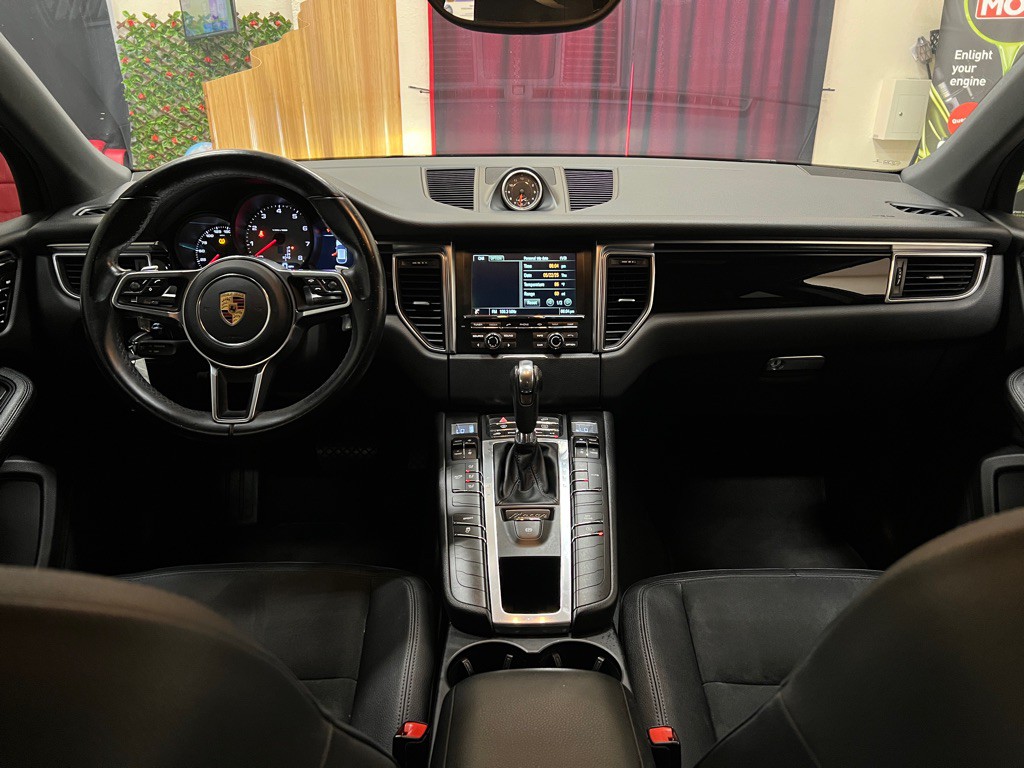 2016 Porsche Macan Image 14