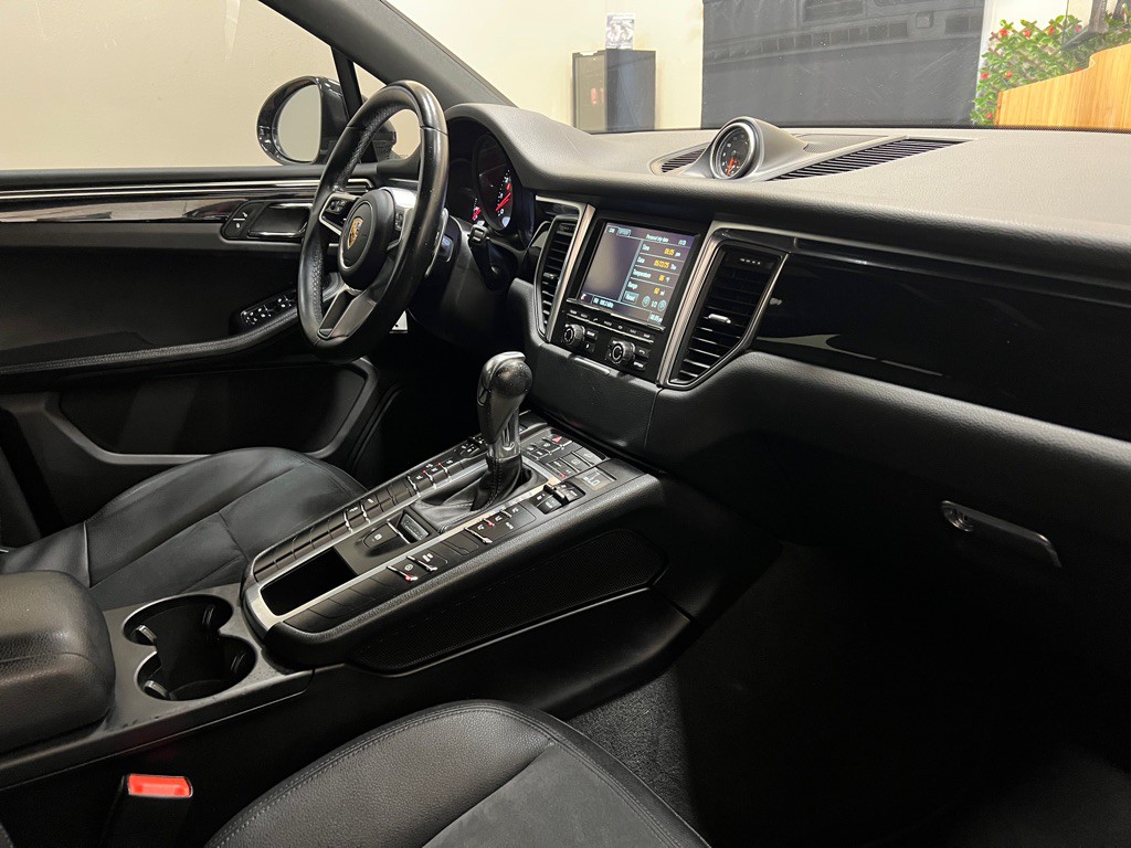 2016 Porsche Macan Image 15