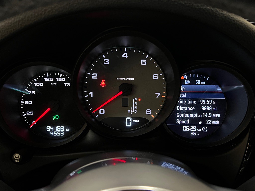 2016 Porsche Macan Image 16