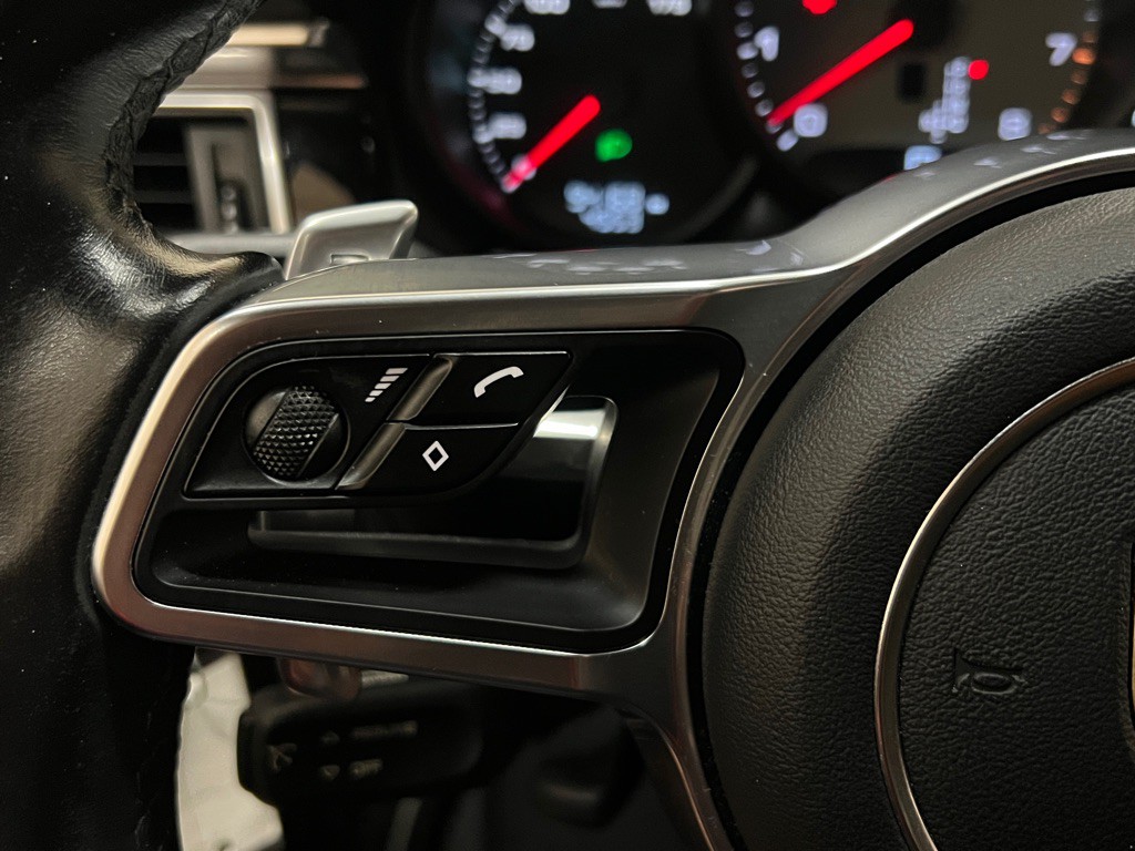 2016 Porsche Macan Image 17
