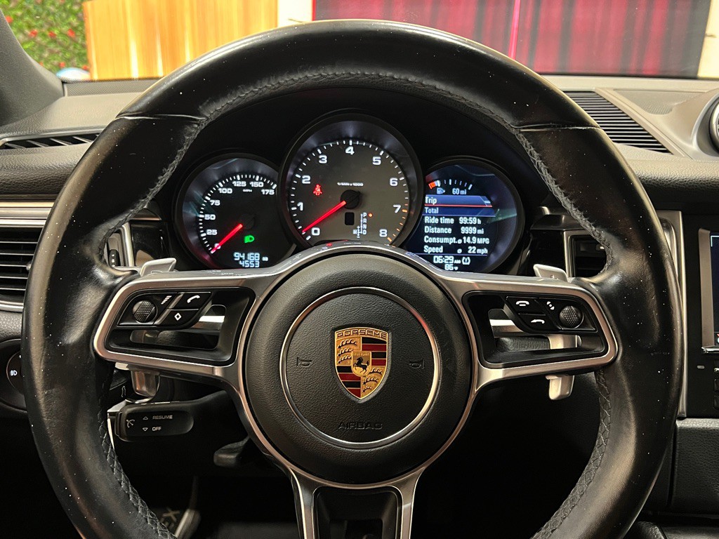 2016 Porsche Macan Image 18