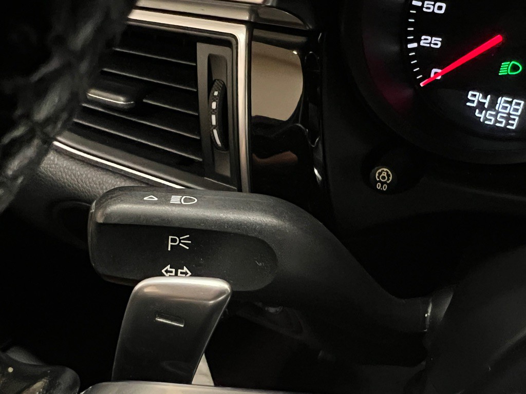 2016 Porsche Macan Image 20
