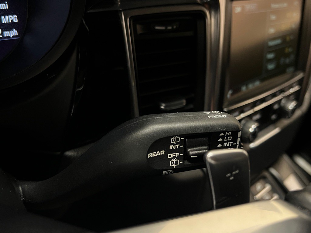 2016 Porsche Macan Image 21