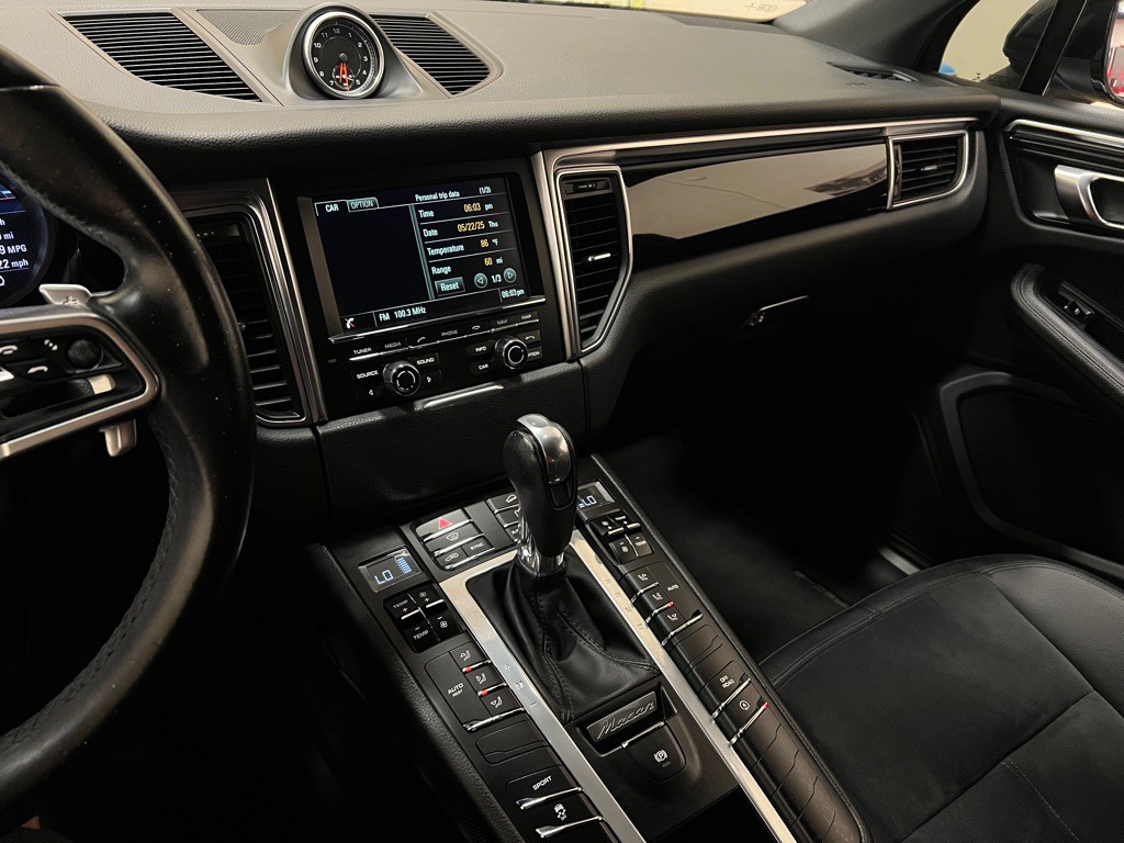 2016 Porsche Macan Image 23