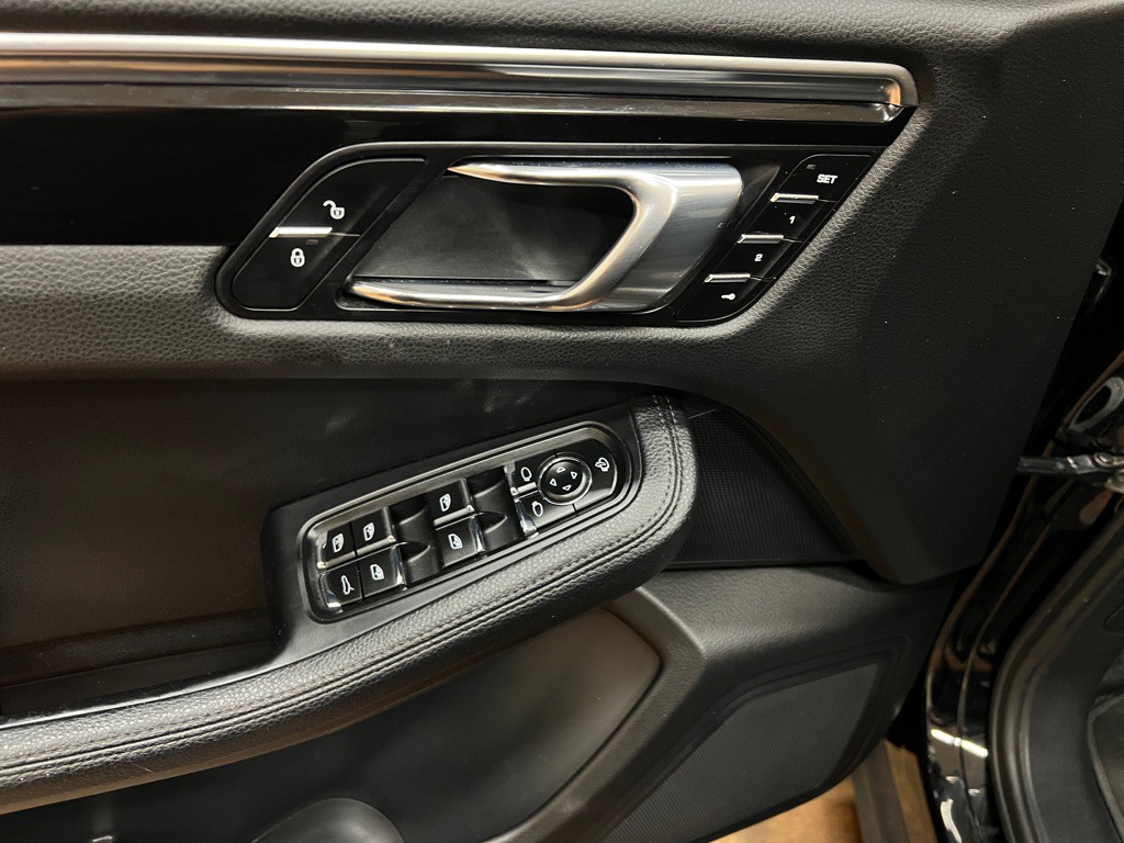 2016 Porsche Macan Image 27