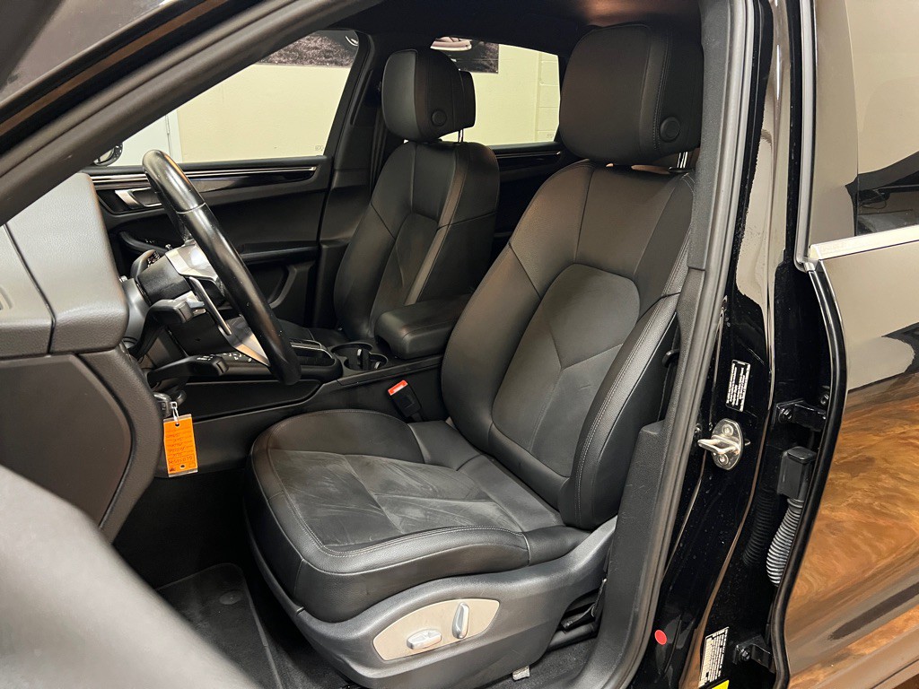 2016 Porsche Macan Image 28