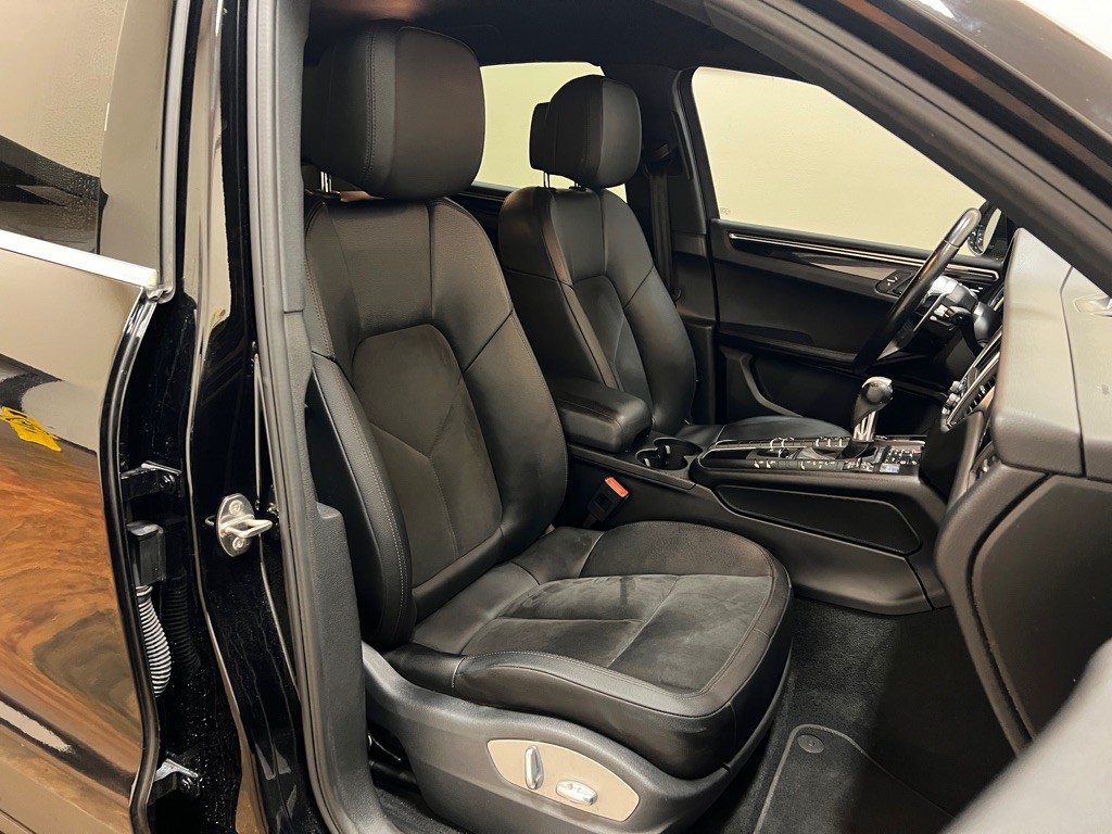 2016 Porsche Macan Image 33