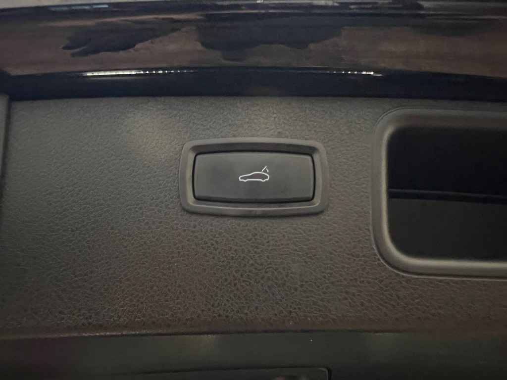 2016 Porsche Macan Image 35