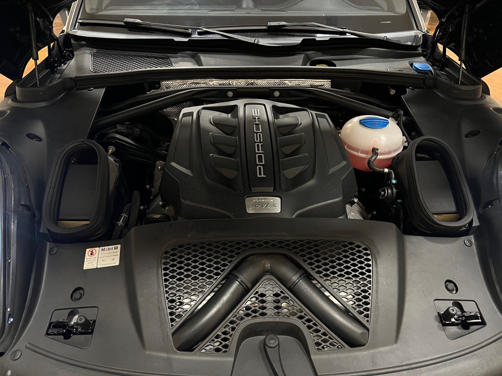 2016 Porsche Macan Image 36