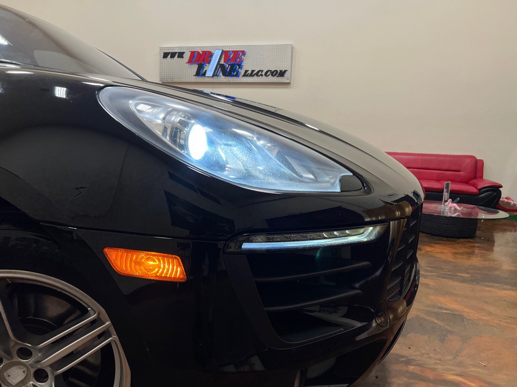 2016 Porsche Macan Image 41