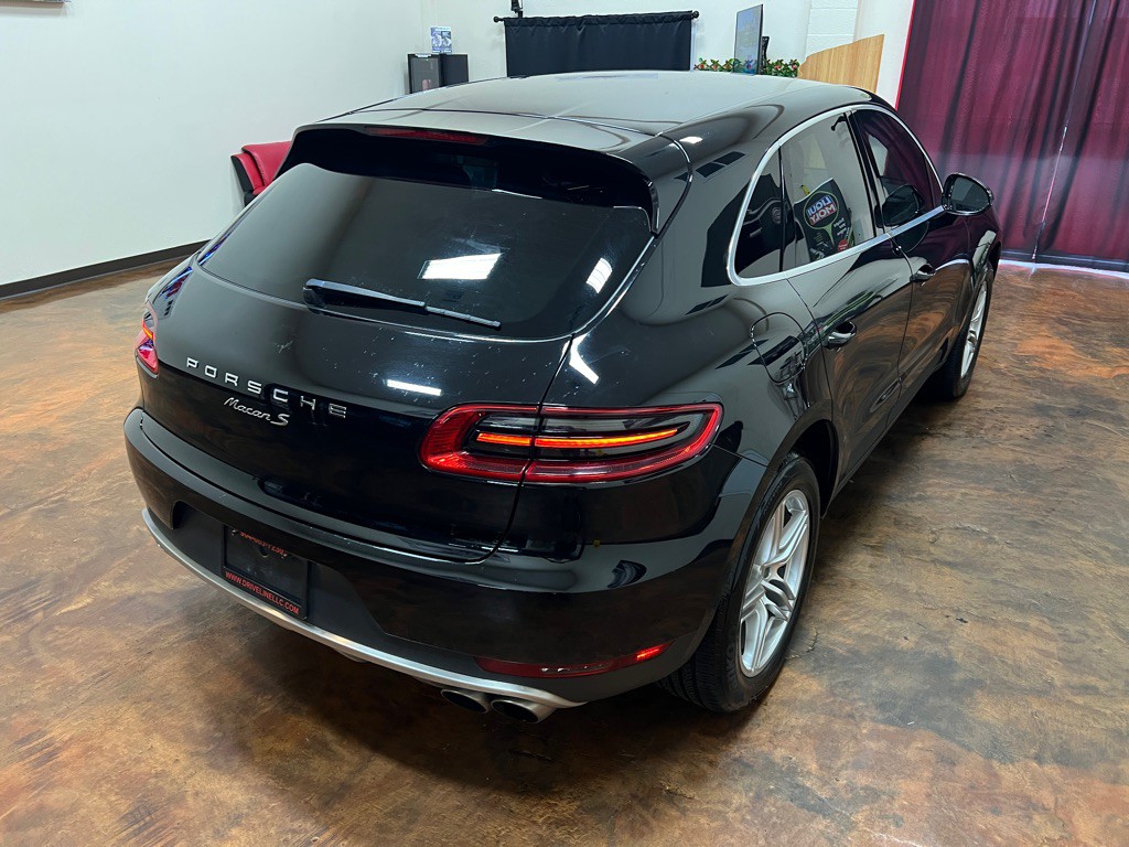 2016 Porsche Macan Image 46