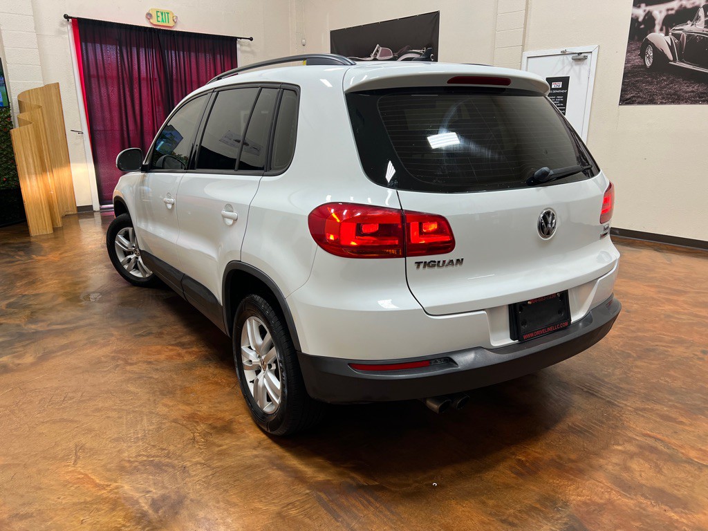 2017 Volkswagen Tiguan Image 2