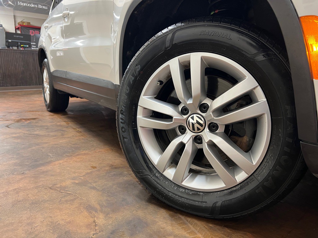 2017 Volkswagen Tiguan Image 38