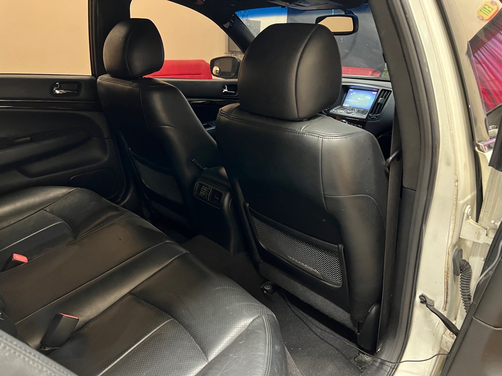 2013 INFINITI G37 Image 30