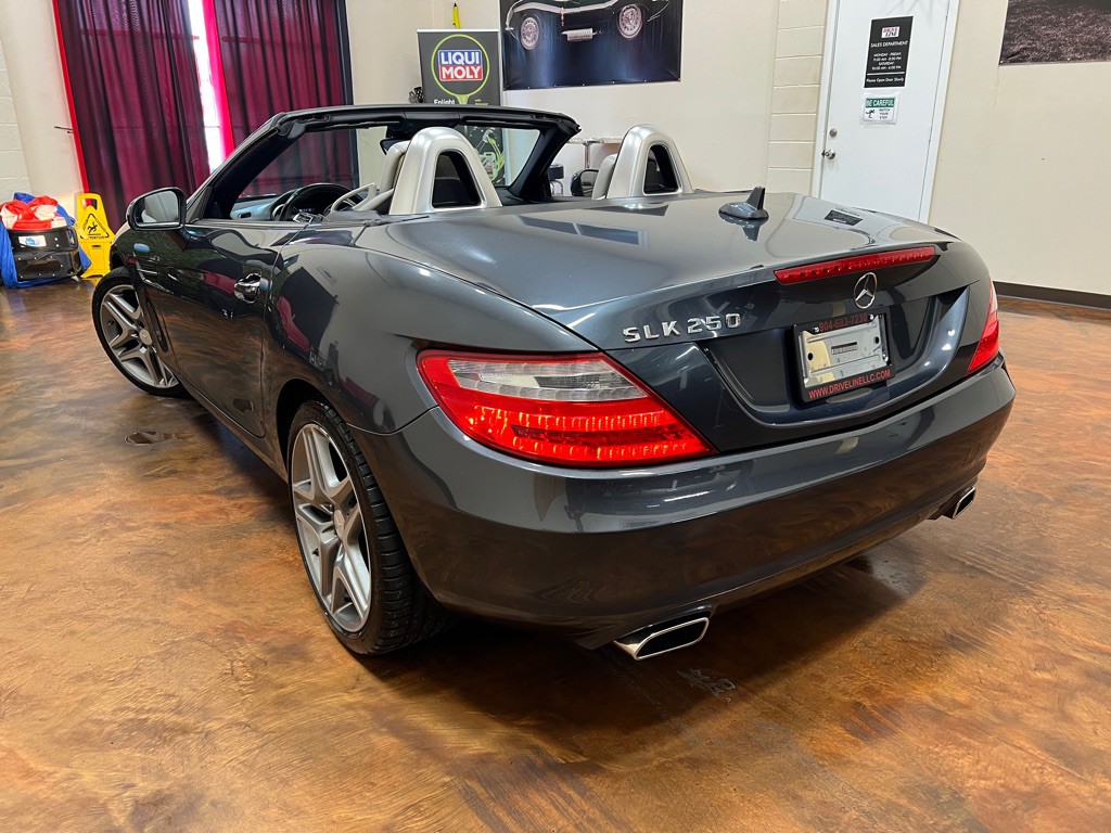 2013 Mercedes-Benz SLK-Class Image 2