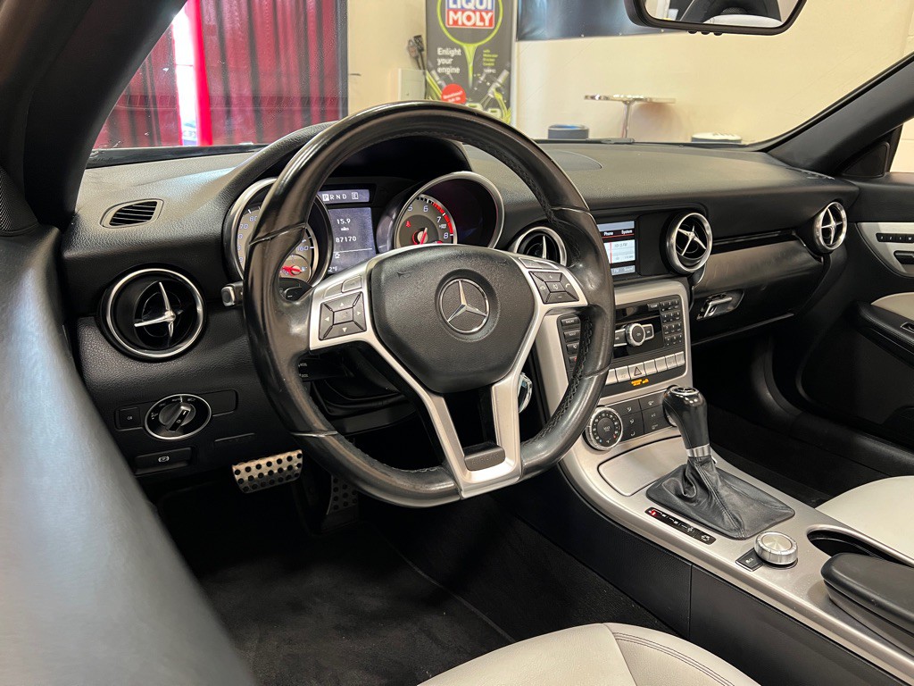 2013 Mercedes-Benz SLK-Class Image 21