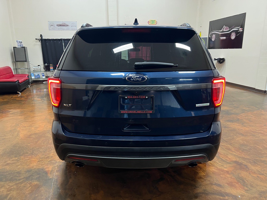 2017 Ford Explorer Image 8