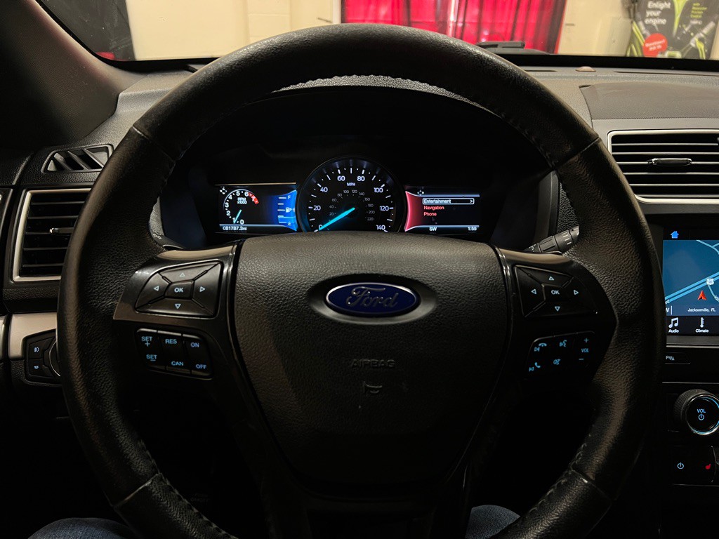 2017 Ford Explorer Image 18