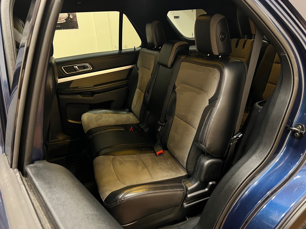 2017 Ford Explorer Image 32