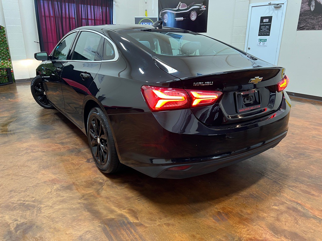 2021 Chevrolet Malibu Image 2