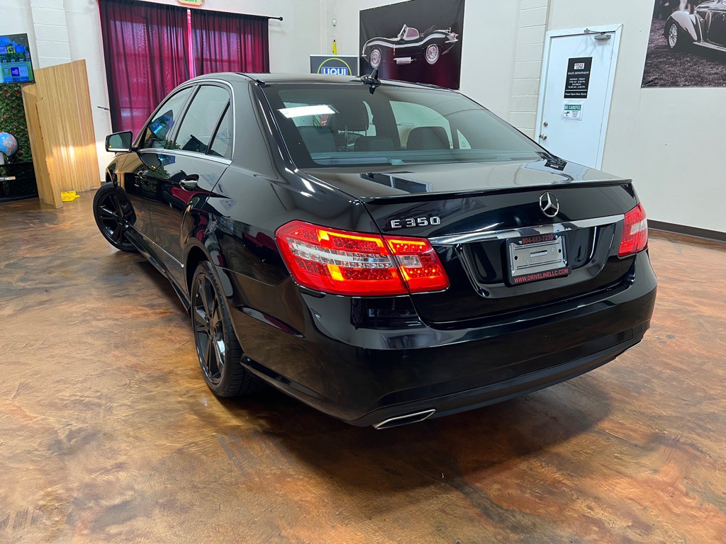 2012 Mercedes-Benz E-Class Image 2