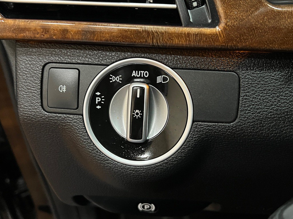 2012 Mercedes-Benz E-Class Image 22