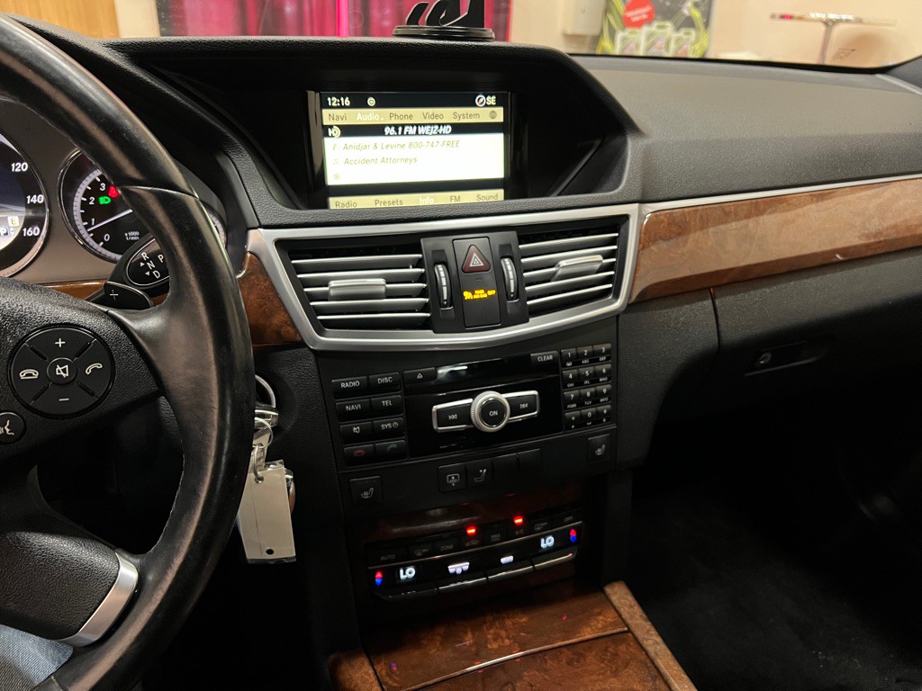 2012 Mercedes-Benz E-Class Image 23