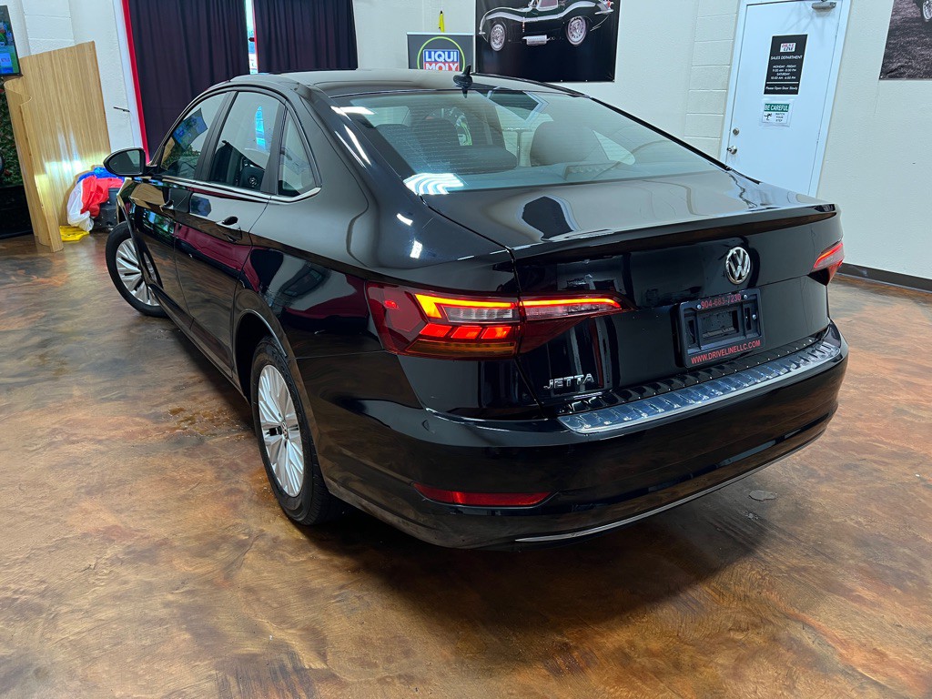2019 Volkswagen Jetta Image 2