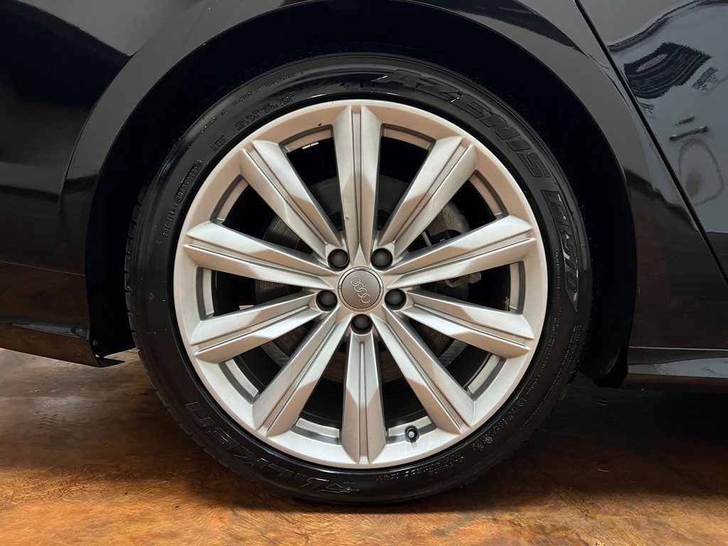 2017 Audi A8 Image 11