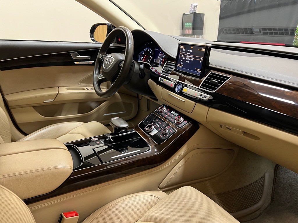 2017 Audi A8 Image 14