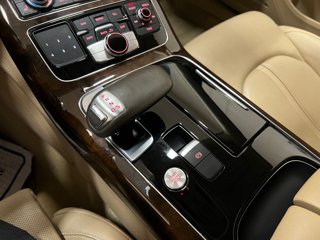 2017 Audi A8 Image 25