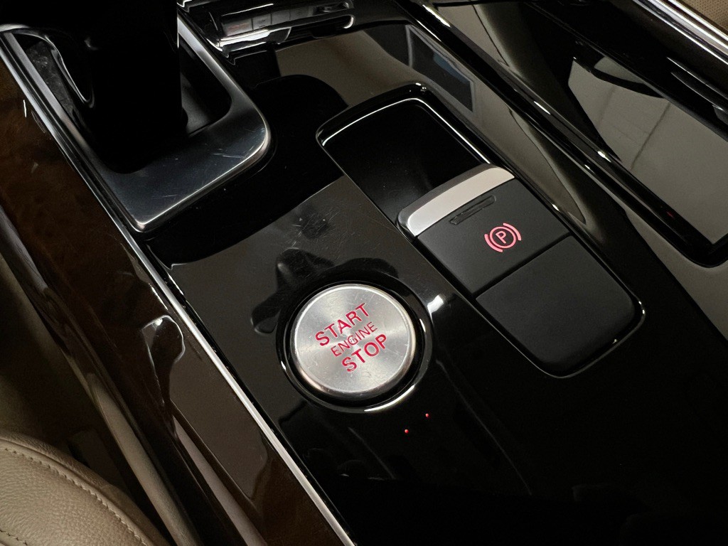 2017 Audi A8 Image 26