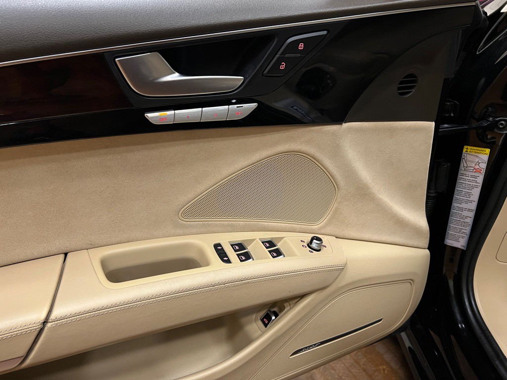 2017 Audi A8 Image 27