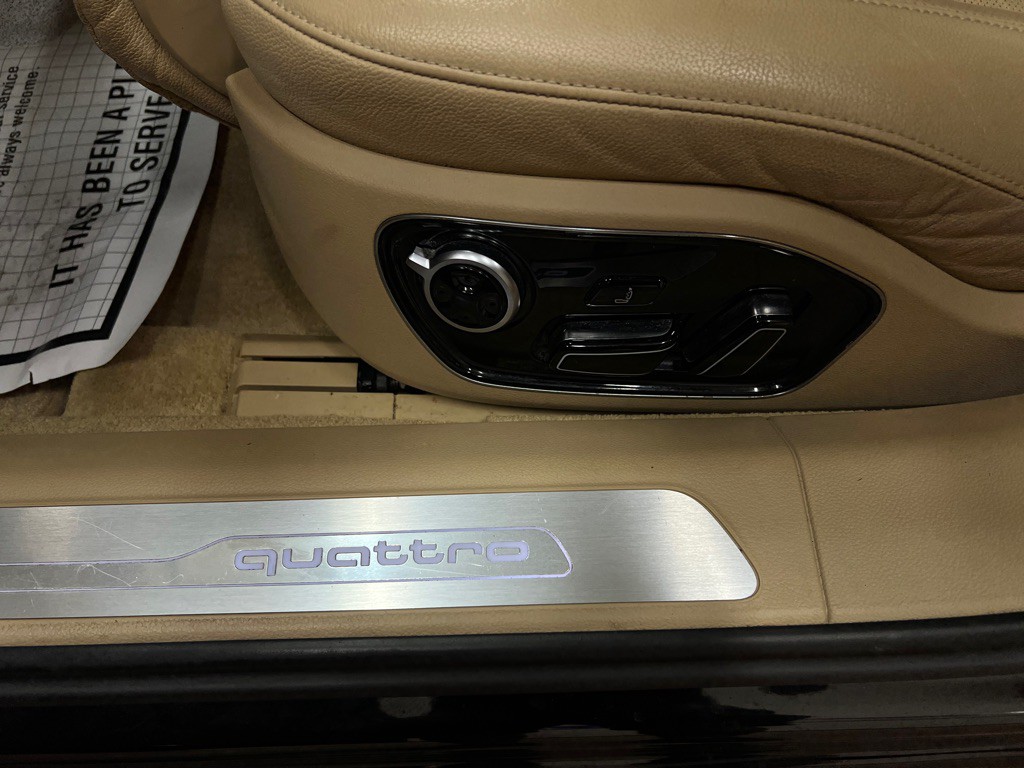 2017 Audi A8 Image 28