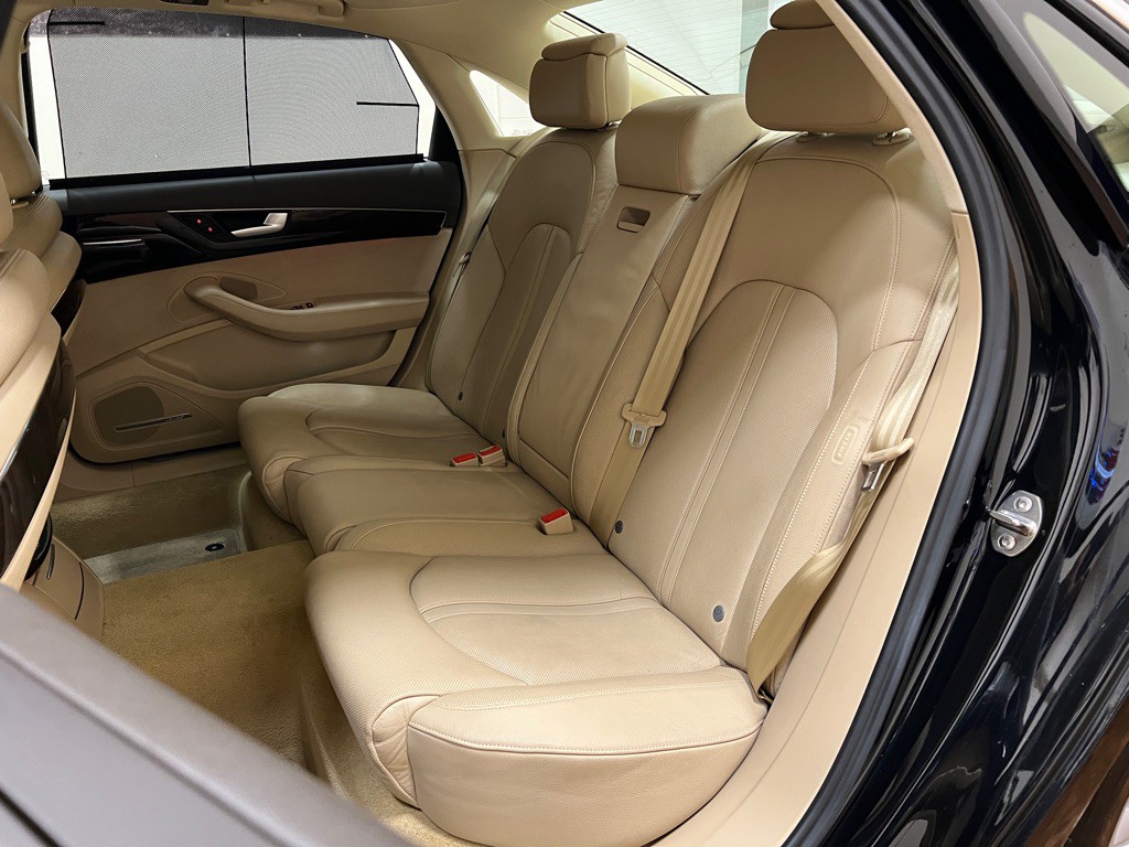 2017 Audi A8 Image 31