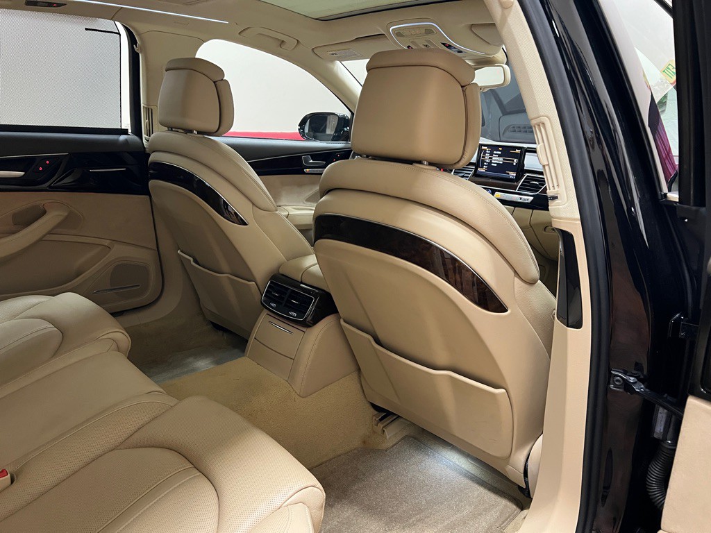 2017 Audi A8 Image 33