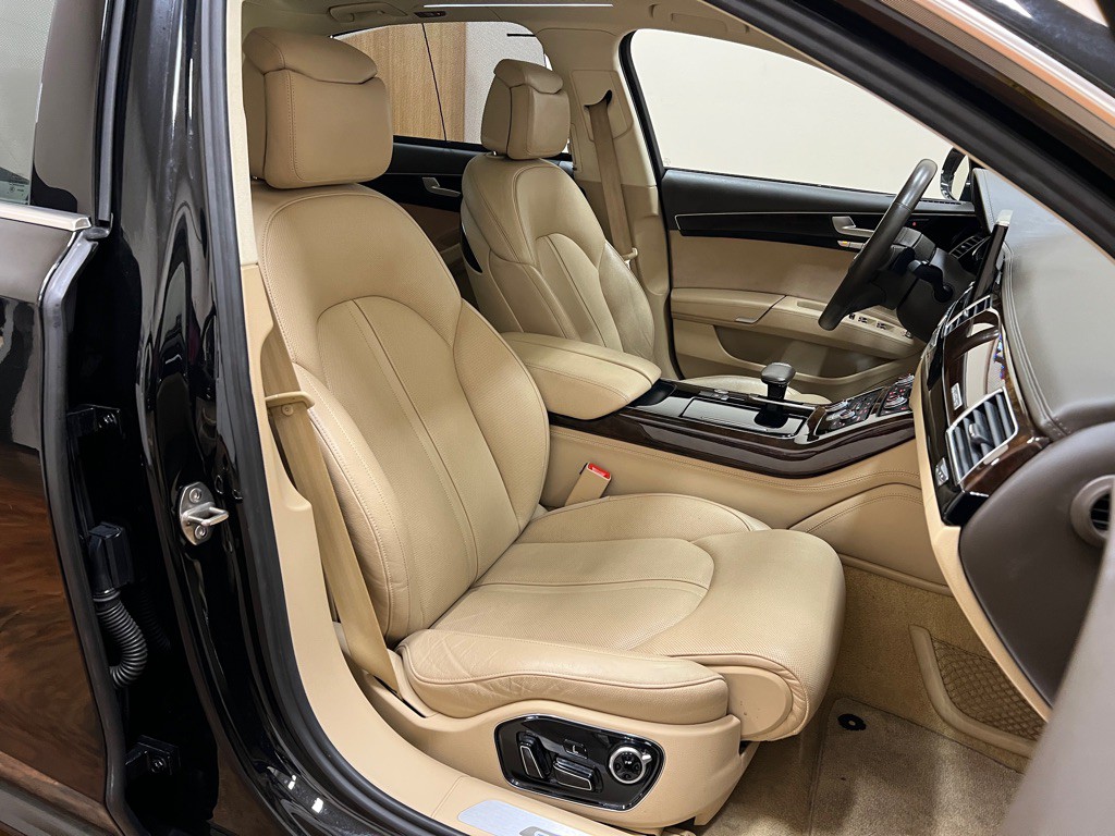 2017 Audi A8 Image 34