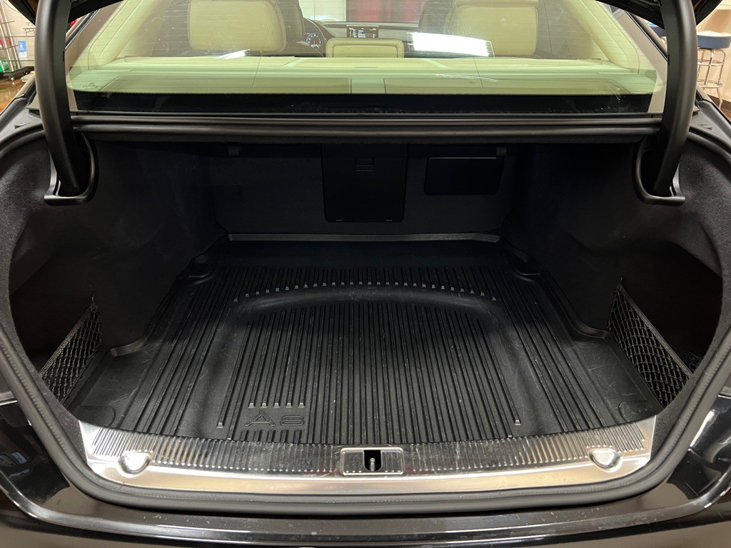 2017 Audi A8 Image 35
