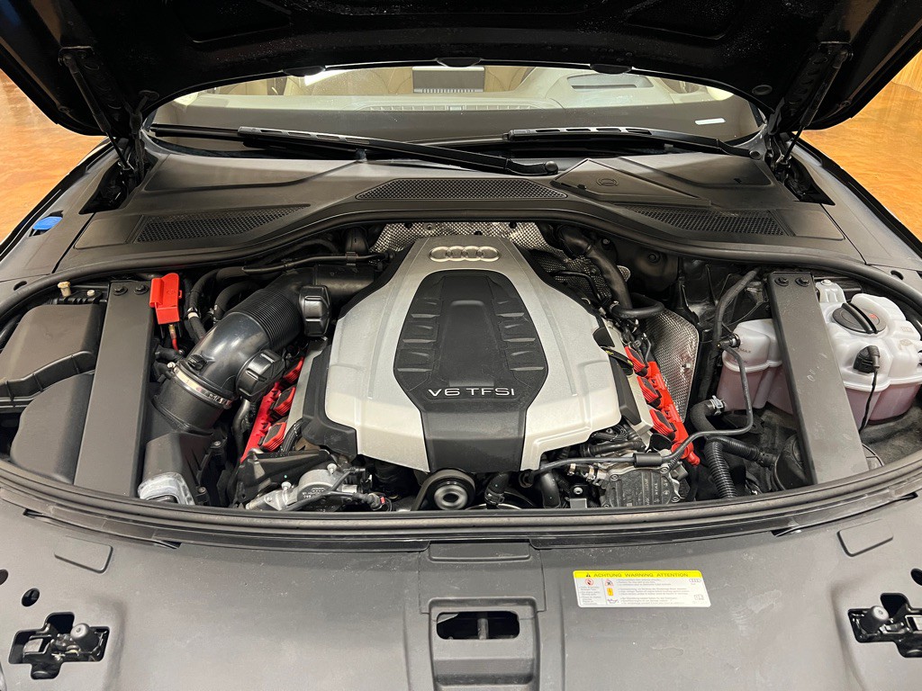2017 Audi A8 Image 37