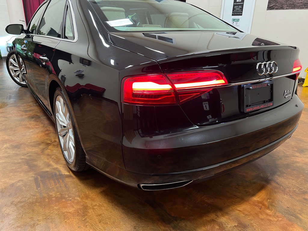 2017 Audi A8 Image 39