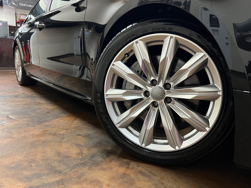 2017 Audi A8 Image 40