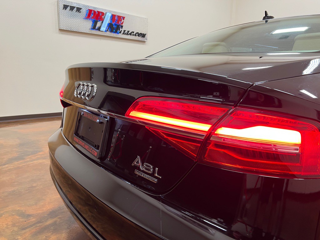 2017 Audi A8 Image 45