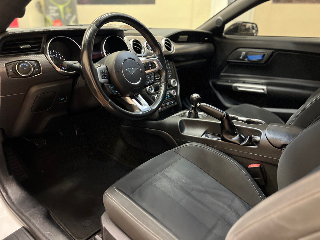 2018 Ford Mustang Image 22
