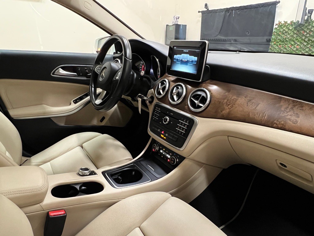 2016 Mercedes-Benz GLA-Class Image 15