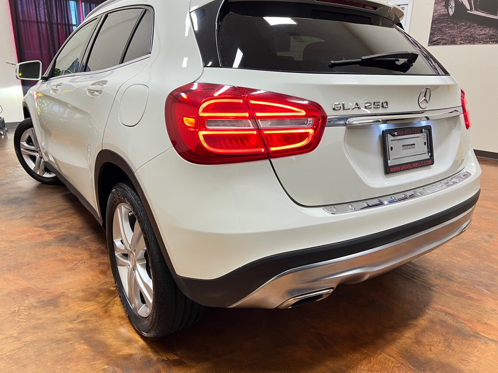 2016 Mercedes-Benz GLA-Class Image 37