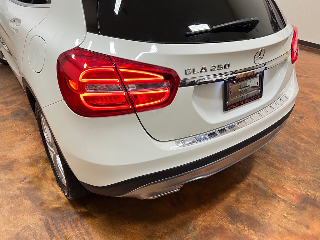 2016 Mercedes-Benz GLA-Class Image 43
